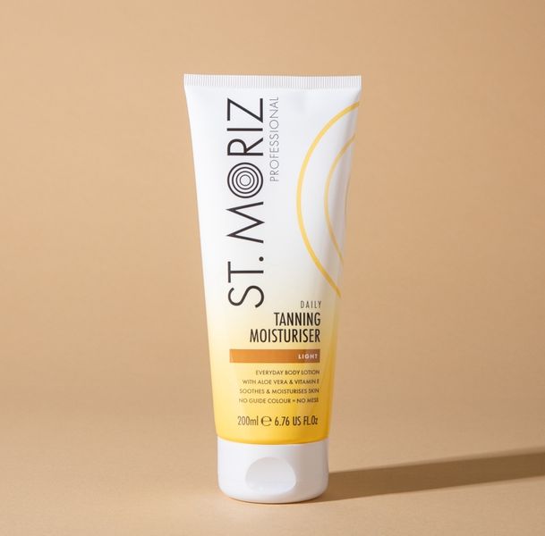 Лосьйон зволожуючий для поступової засмаги ST.MORIZ  Professional Tanning Moisturiser 200 0299 фото